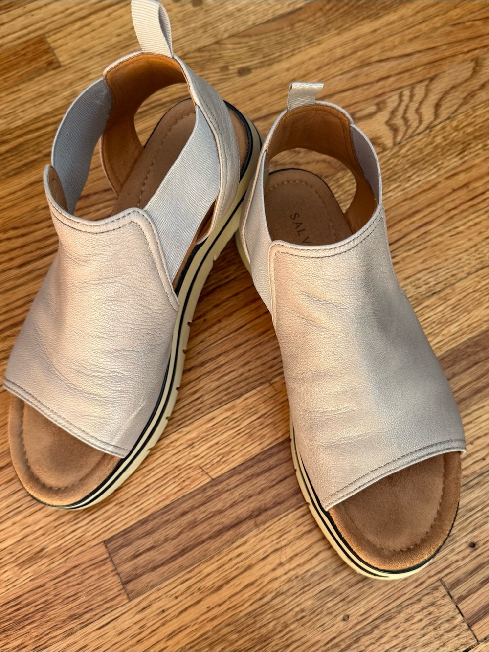 Salvia Ari Flatform Leather Sandal Light Grey